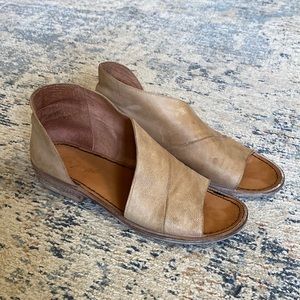 Free People Size 38 1/2 Women's Mont Blanc Leather Cut Out Tan Sandals Light Tan
